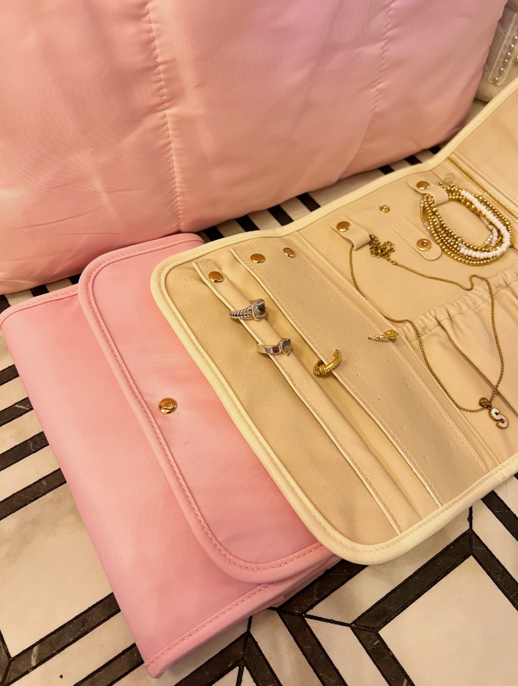 Jewelry Roll Up Case: Pink